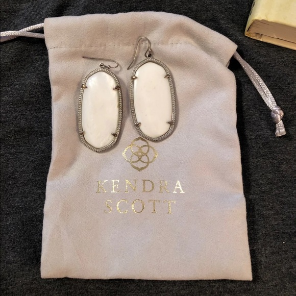 Kendra Scott Elle Earrings - Picture 1 of 2